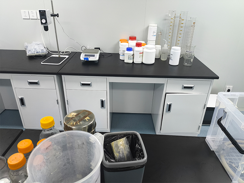 全钢实验台与钢木实验台怎么选华巨升专业对比分析