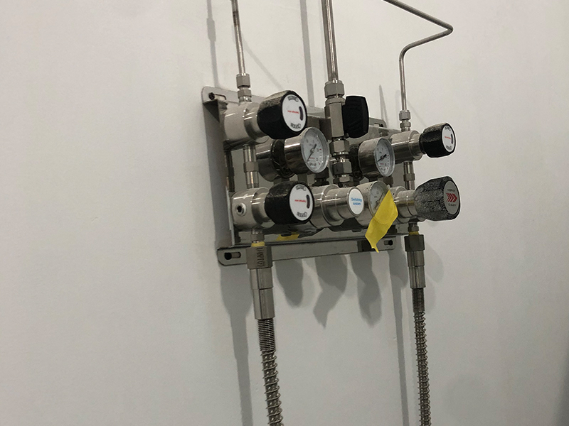 1774837308507672.jpg 实验室气体管路轨道焊